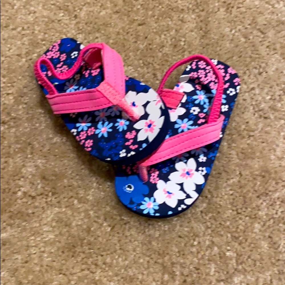 Carter’s baby girl flip flops size S/P (5-6)